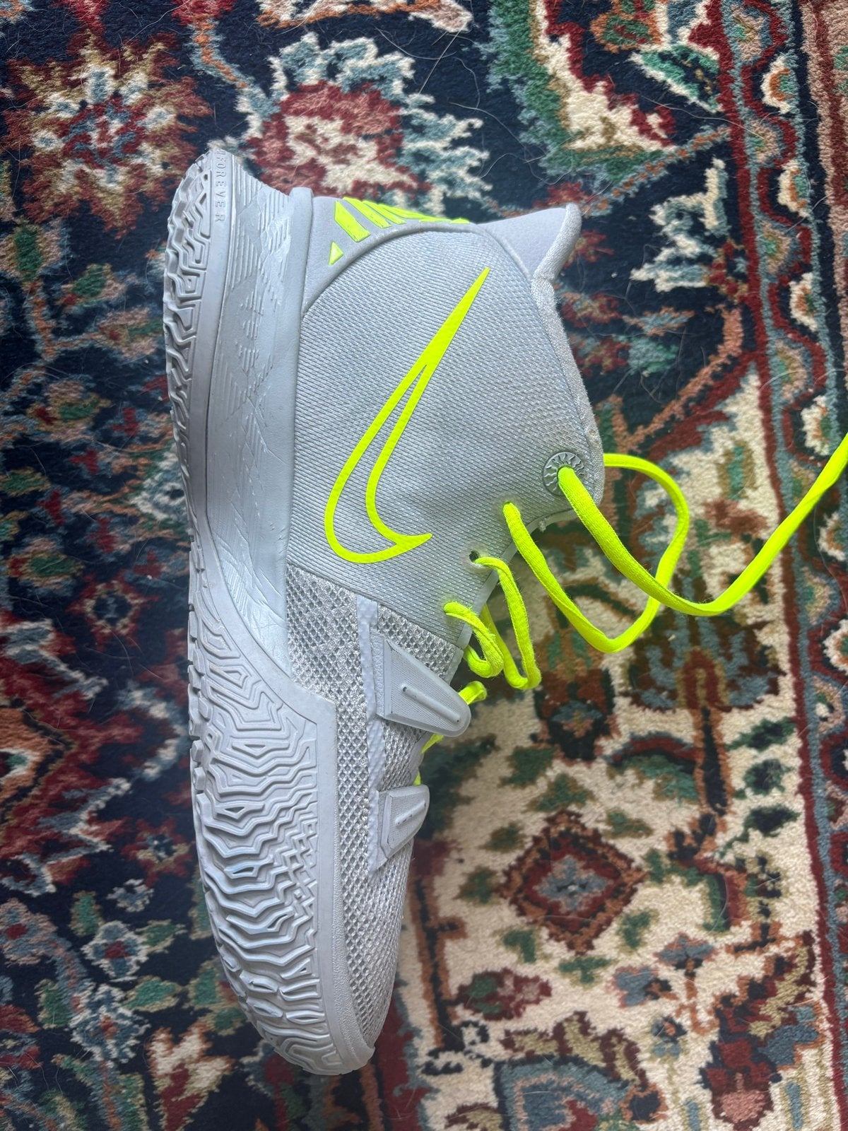 Kyrie irving basketbal schoenen- Maat 42, Ophalen of Verzenden, Zo goed als nieuw, Overige kleuren, Sneakers of Gympen