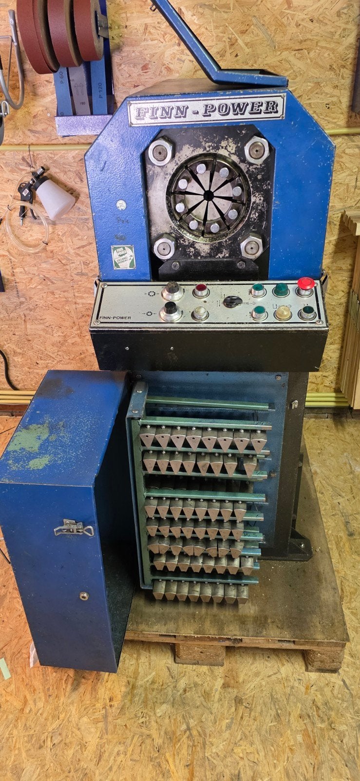 Finn-Power Slangpersmachine met toebehoren, Ophalen of Verzenden