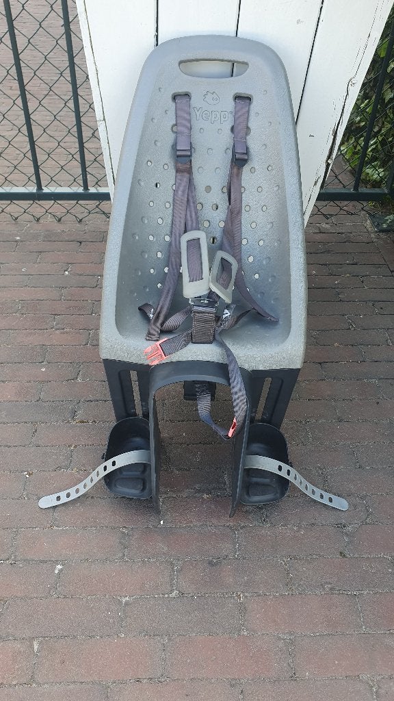 Thule Yepp Maxi achterzitje grijs + bagagedrageradapter, Achterzitje, Thule Yepp, Ophalen, 15 t/m 25 kg