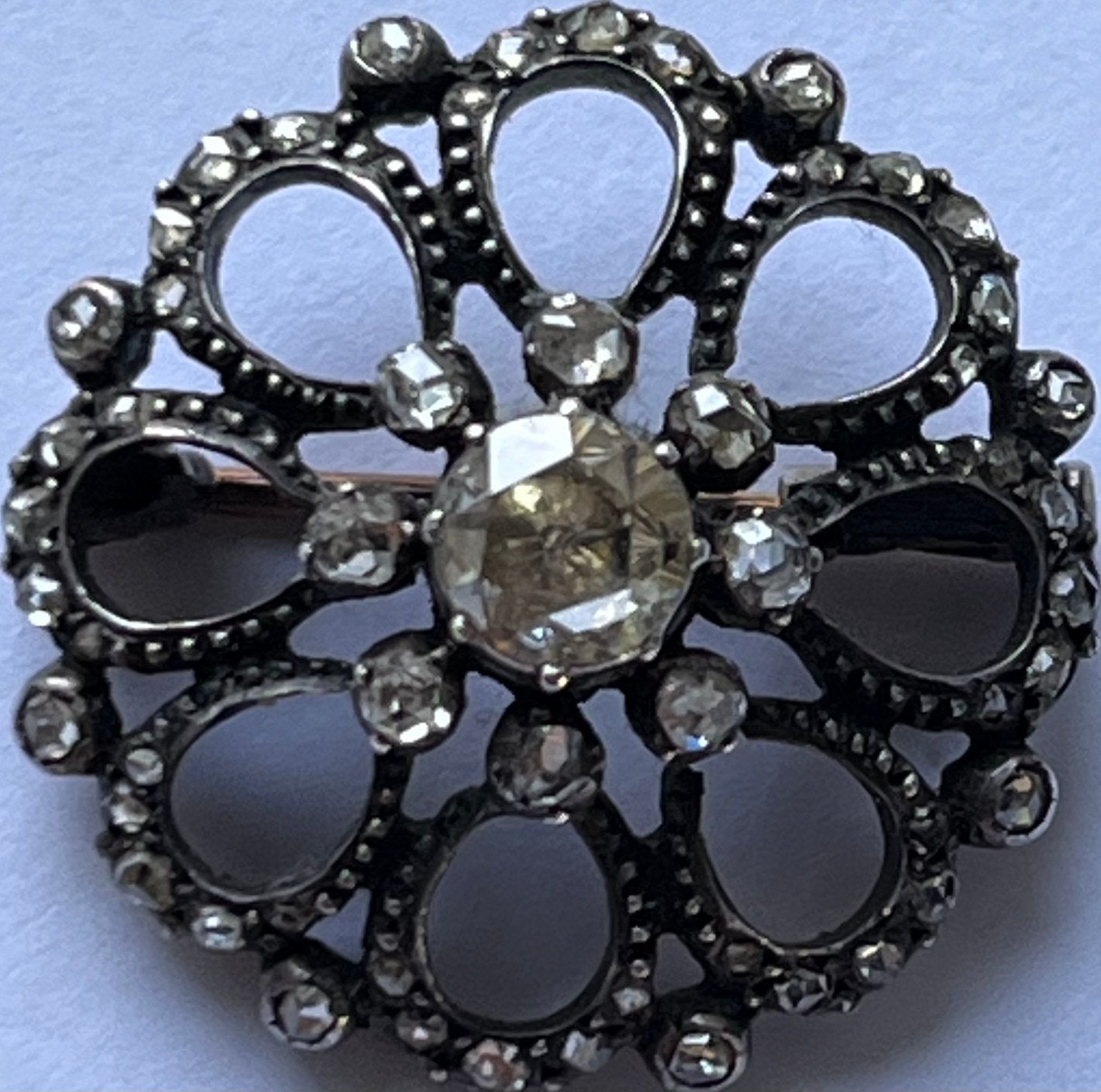 Schitterende gouden broche met grotere diamant, Ophalen of Verzenden, Goud, Broche, Met edelsteen