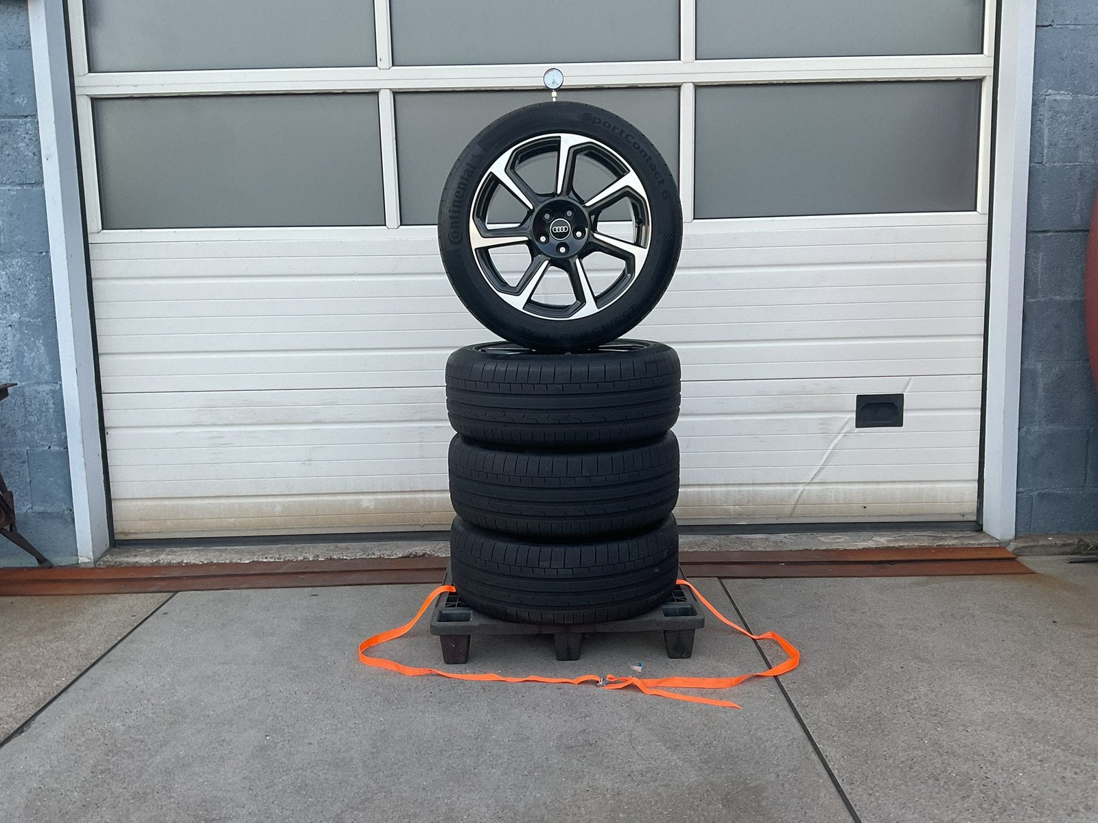 Origineel. Audi  RS. Q2. Q3.  Zomerset.  225 - 45 - 19., Auto-onderdelen, Gebruikt, Banden en Velgen, Personenwagen, Ophalen