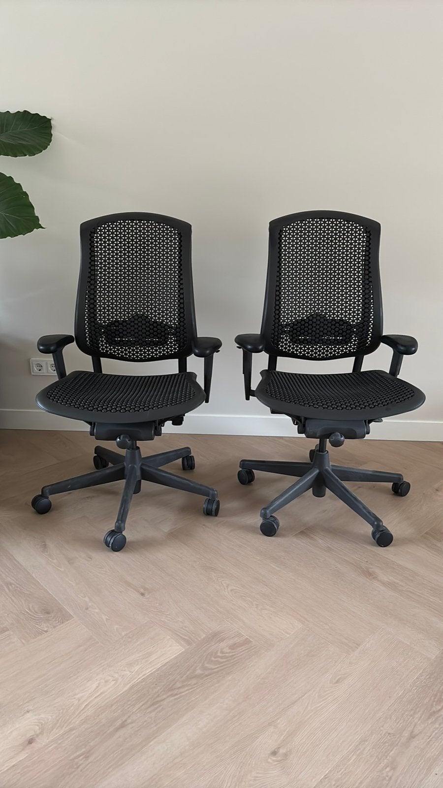 Herman miller celle, Ophalen of Verzenden, Zo goed als nieuw, Zwart