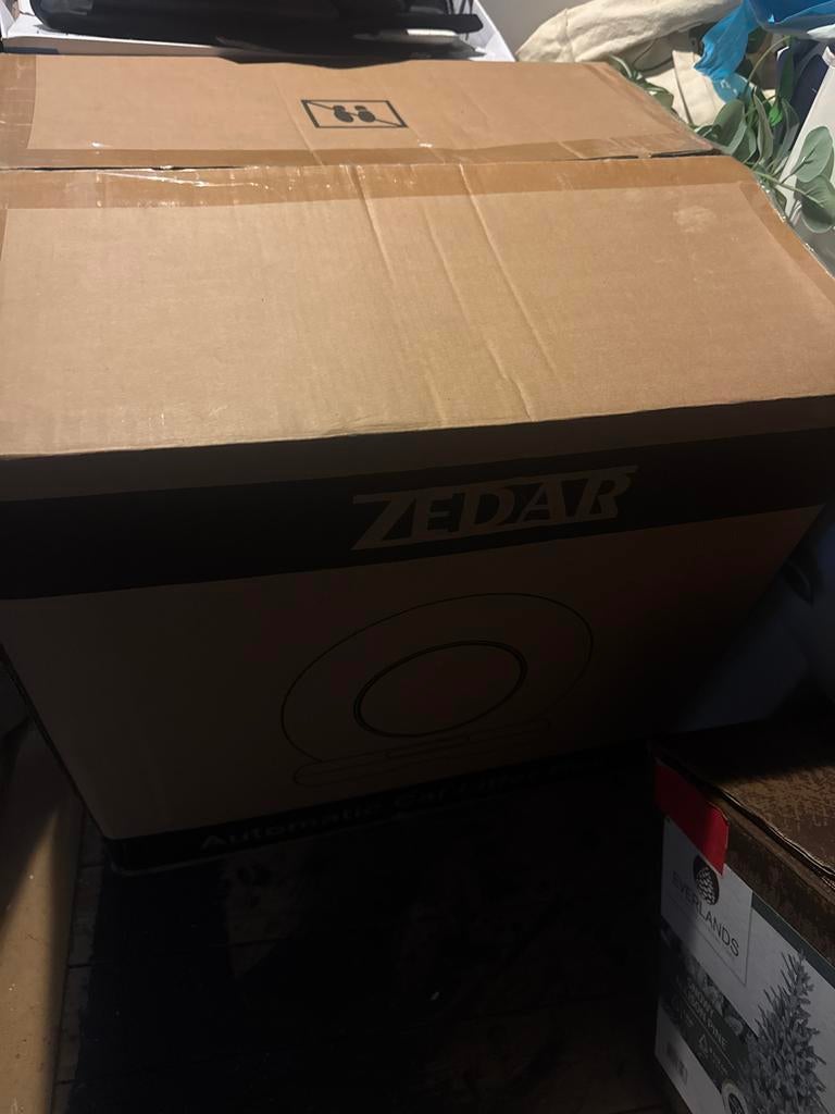 Zedar katten bak, Poes