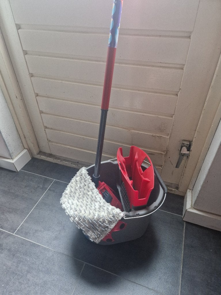 Dweil emmer + dweil, Huis en Inrichting, Schoonmaakartikelen, Ophalen, Dweilemmer, -bak, of -wagen
