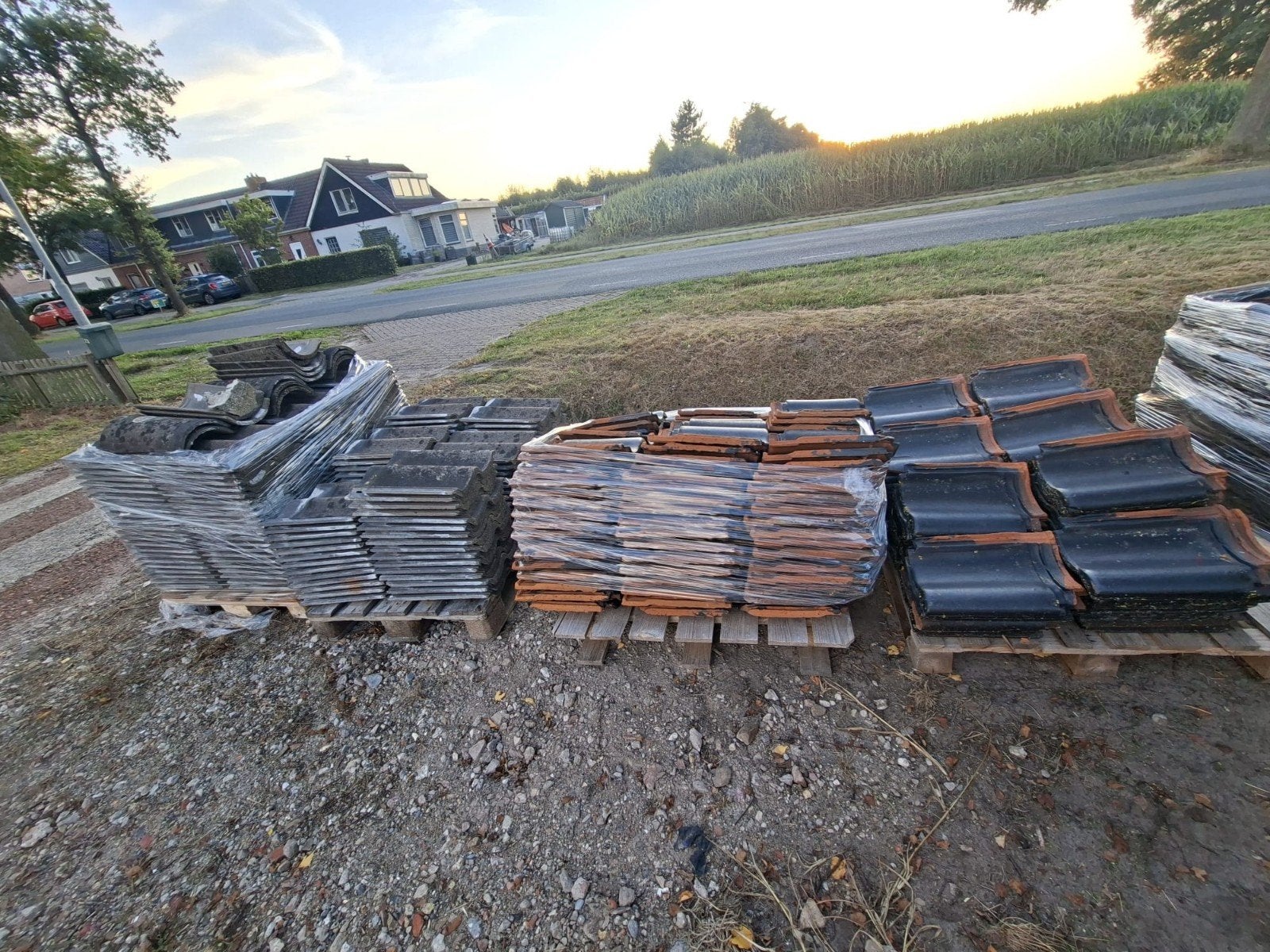 Gebruikte dakpannen - diverse soorten en kleuren, Doe-het-zelf en Verbouw, Dakpannen en Dakbedekking, Ophalen, Steen of Klei, 15 m² of meer