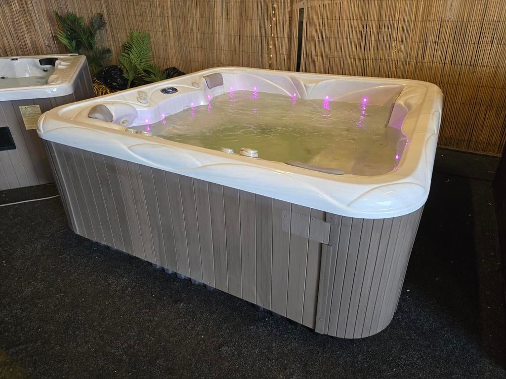 Wellis Spa Jacuzzi Balboa 2 Ligplaatsen 5 Pers, Ophalen, Gebruikt, Pomp, Vast