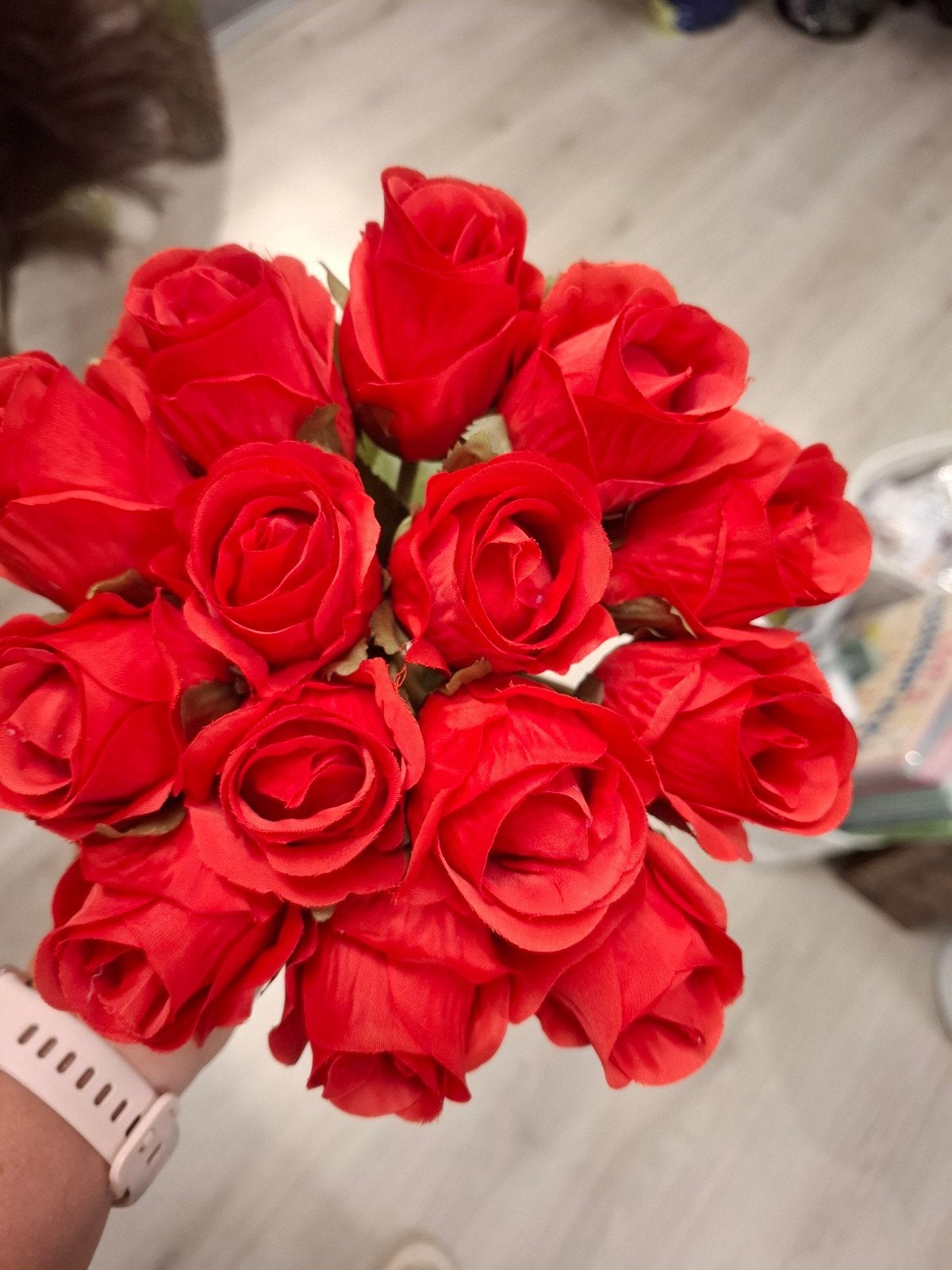 14 Rode Kunstrozen in een Bosje - Decoratieve Zijden Bloemen, Rozen, Overige materialen, Nieuw, Ophalen of Verzenden