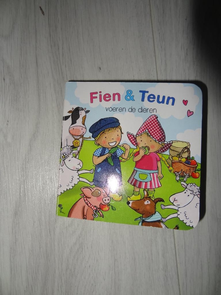 Fien & Teun voeren de dieren, Ophalen of Verzenden, Zo goed als nieuw, Non-fictie