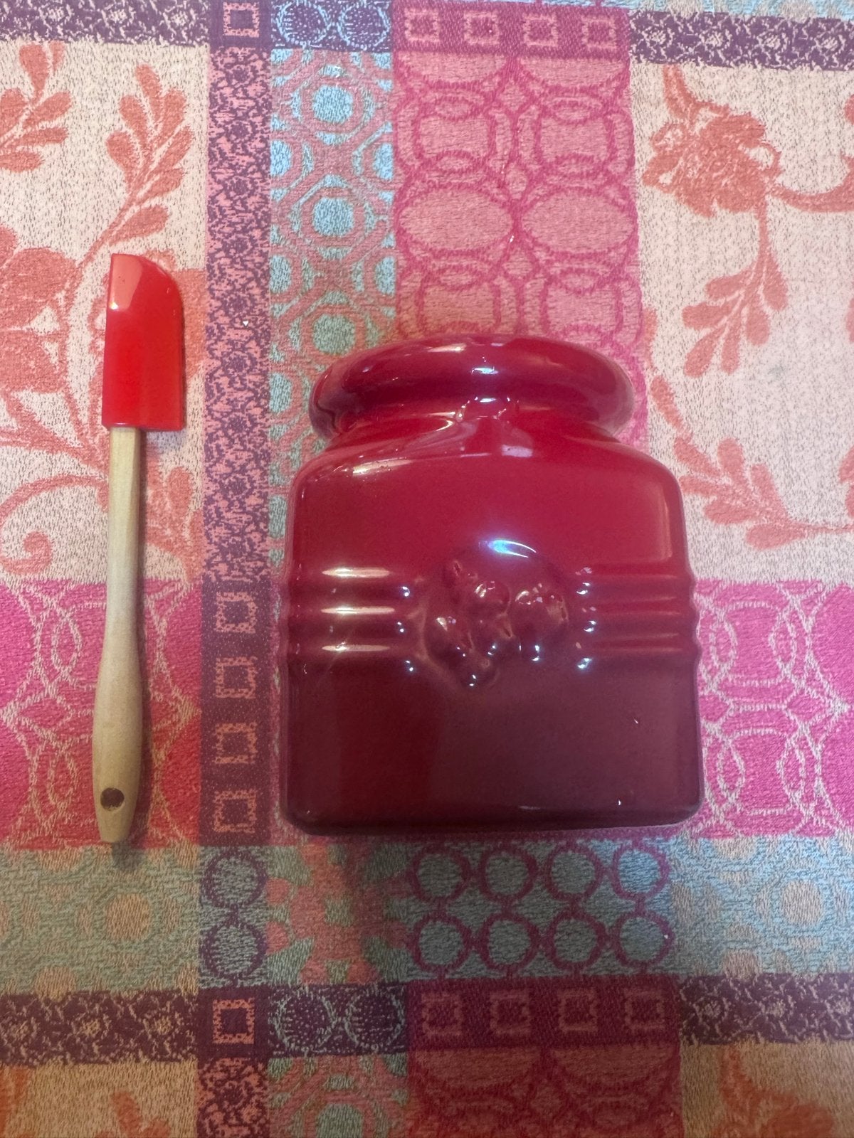 Le Creuset SW Berry Jam Jar + Silicone Spatula Set, Le Creuset, Ophalen of Verzenden, Zo goed als nieuw, Voorraadpot