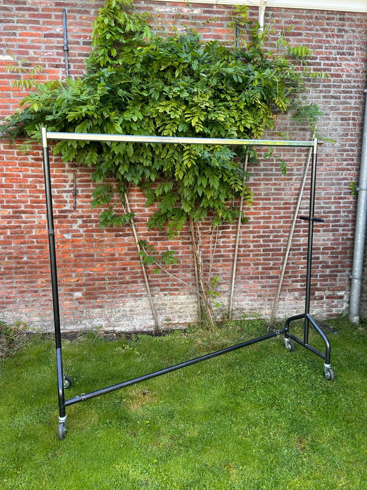 Professioneel metalen kledingrek op wielen, Kleding | Dames, Kledingrekken, Ophalen, Met wielen, Gebruikt