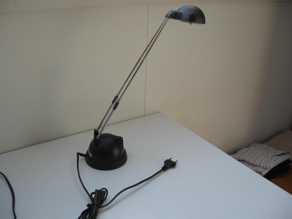 Verstelbare buro tafel lamp zwart €7.00 + Aan/uit schakelaar, Diversen, Bureau-accessoires, Zo goed als nieuw, Ophalen of Verzenden