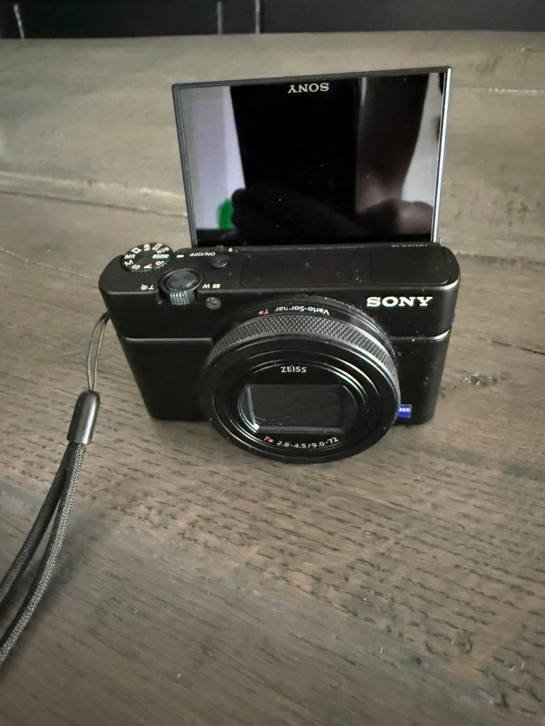Sony Cyber-shot rx100 VII met 3 batterijen en hoesje, Audio, Tv en Foto, Fotocamera's Digitaal, Ophalen of Verzenden, Zo goed als nieuw