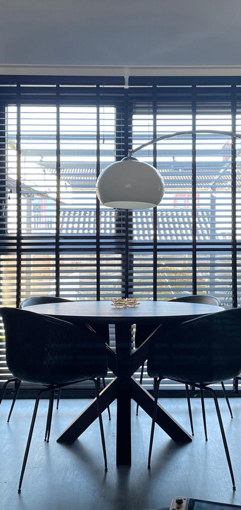 Ronde zwarte massief eiken tafel 120cm, Ophalen, Rond, Vier personen, Gebruikt