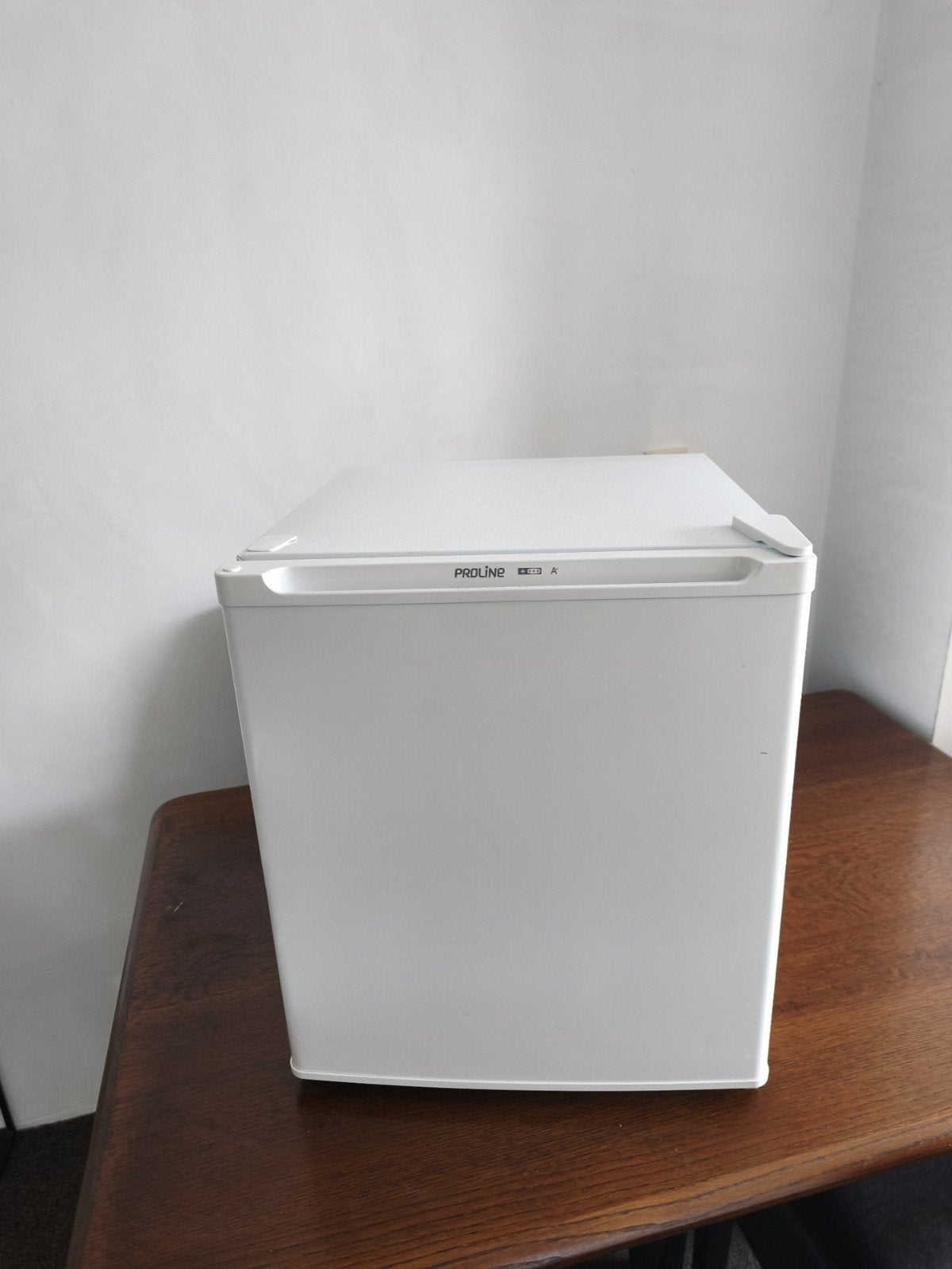 kleine model vrieskast past overal in nieuwstaat werkt super, Minder dan 85 cm, Minder dan 60 cm, Zo goed als nieuw, Energieklasse A of zuiniger
