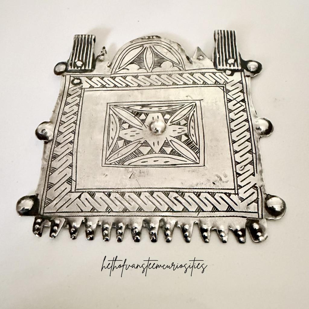 Authentieke Amazigh Zilveren Borstplaat, ca. 1900-1925, Ophalen of Verzenden, Zilver