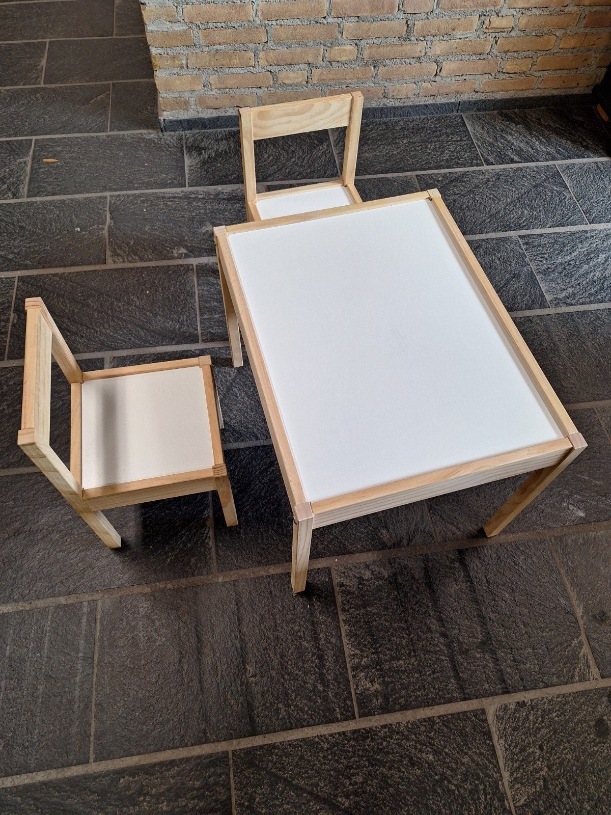 Kindertafeltje met 2 stoeltjes - lichtbruin/wit, Ophalen, Gebruikt, Tafel(s) en Stoel(en)