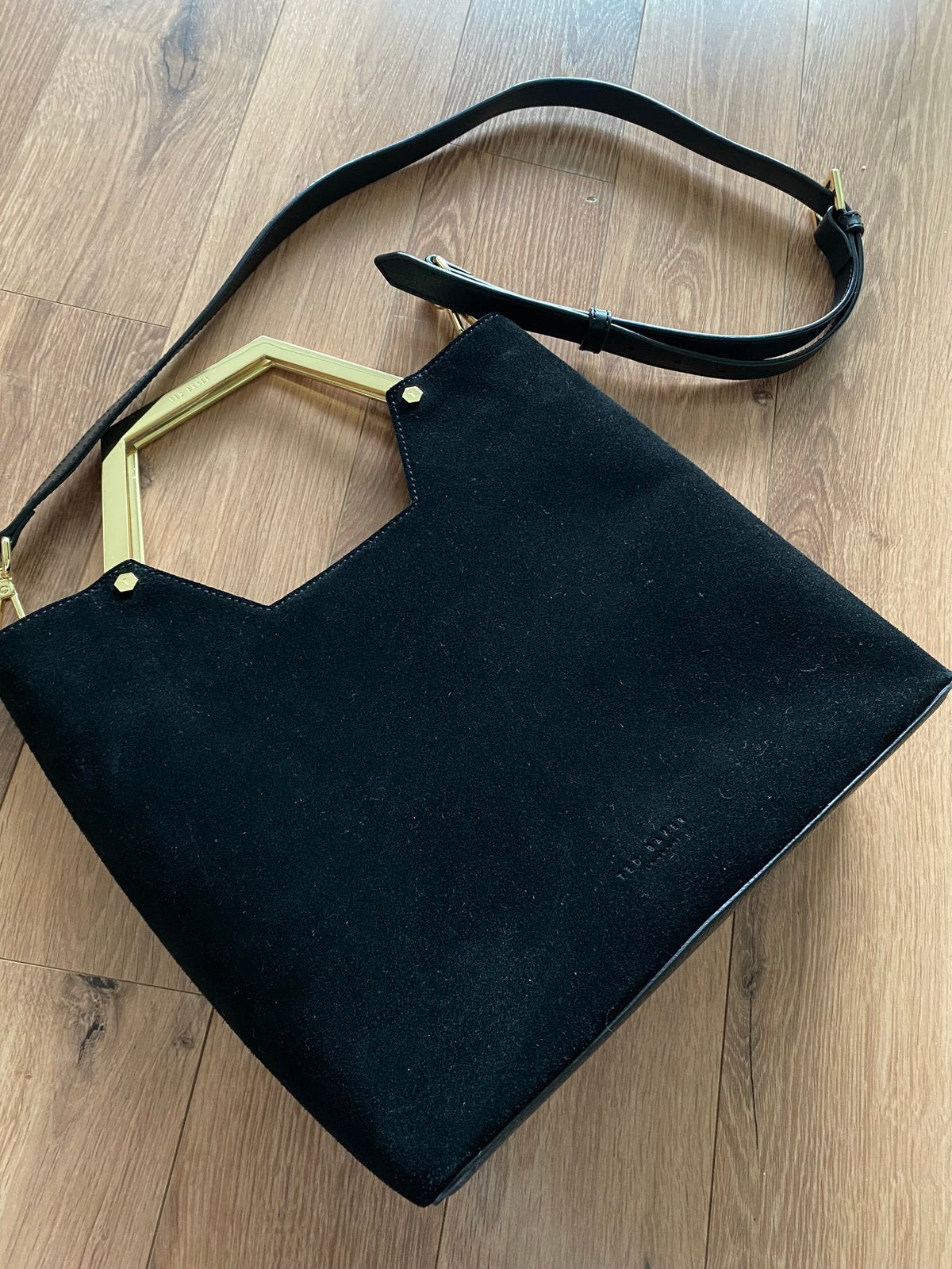 Zwarte leren suede schoudertas Ted Baker, Sieraden, Tassen en Uiterlijk, Tassen | Damestassen, Ophalen of Verzenden, Nieuw, Zwart