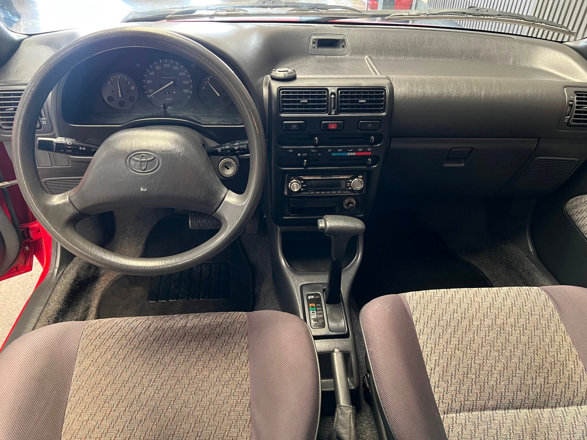 Toyota Starlet 1.3i - Automaat – Dist Vervangen - Nette li, Stof, Gebruikt, Zwart, 4 cilinders