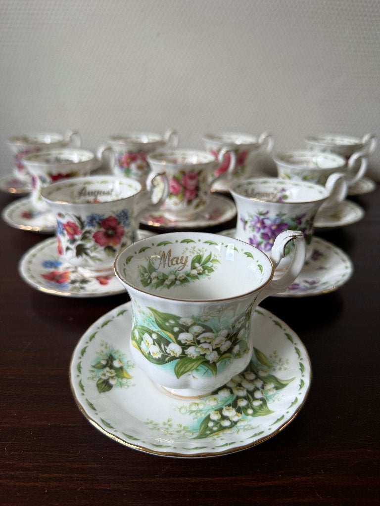 Los Royal Albert Flowers of the Month Dames Kop en Schotels, Antiek en Kunst, Ophalen of Verzenden