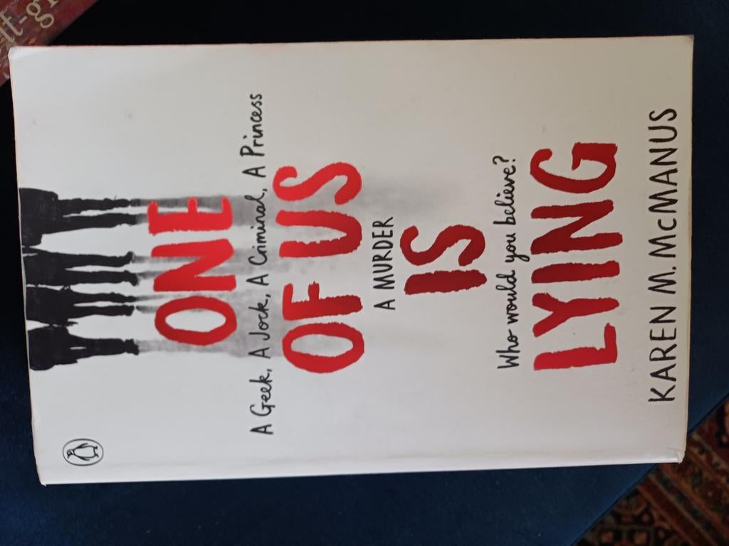 One Of Us Is Lying, Boeken, Ophalen of Verzenden, Zo goed als nieuw