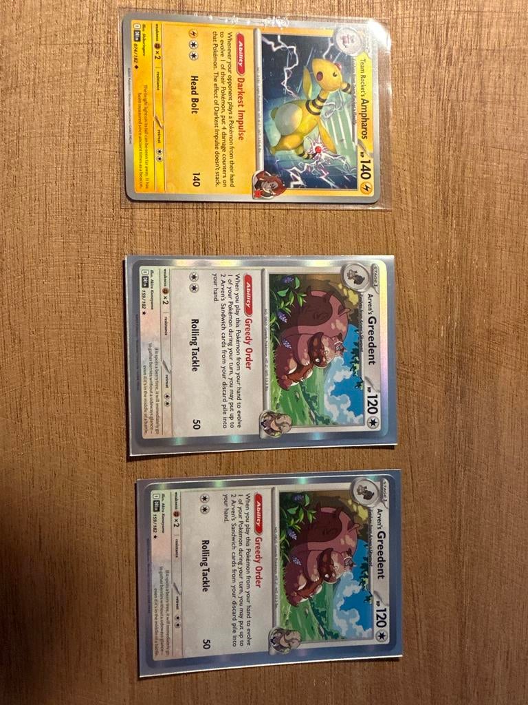 Pokémon kaarten: 2 Arven's Greedent Holo en 1 Team Rocket's, Ophalen, Gebruikt, Meerdere kaarten, Foil