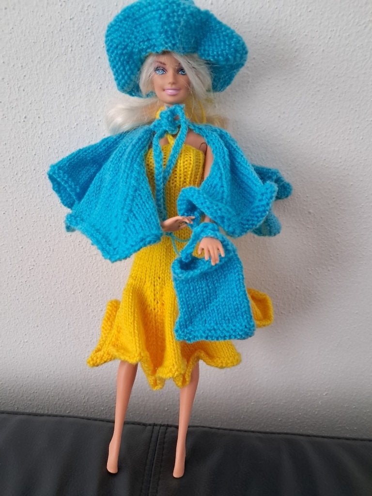 barbiepop kleding gebreid geel/turkooise jurkje/omslagdoek/, Kinderen en Baby's, Ophalen of Verzenden, Nieuw, Barbie