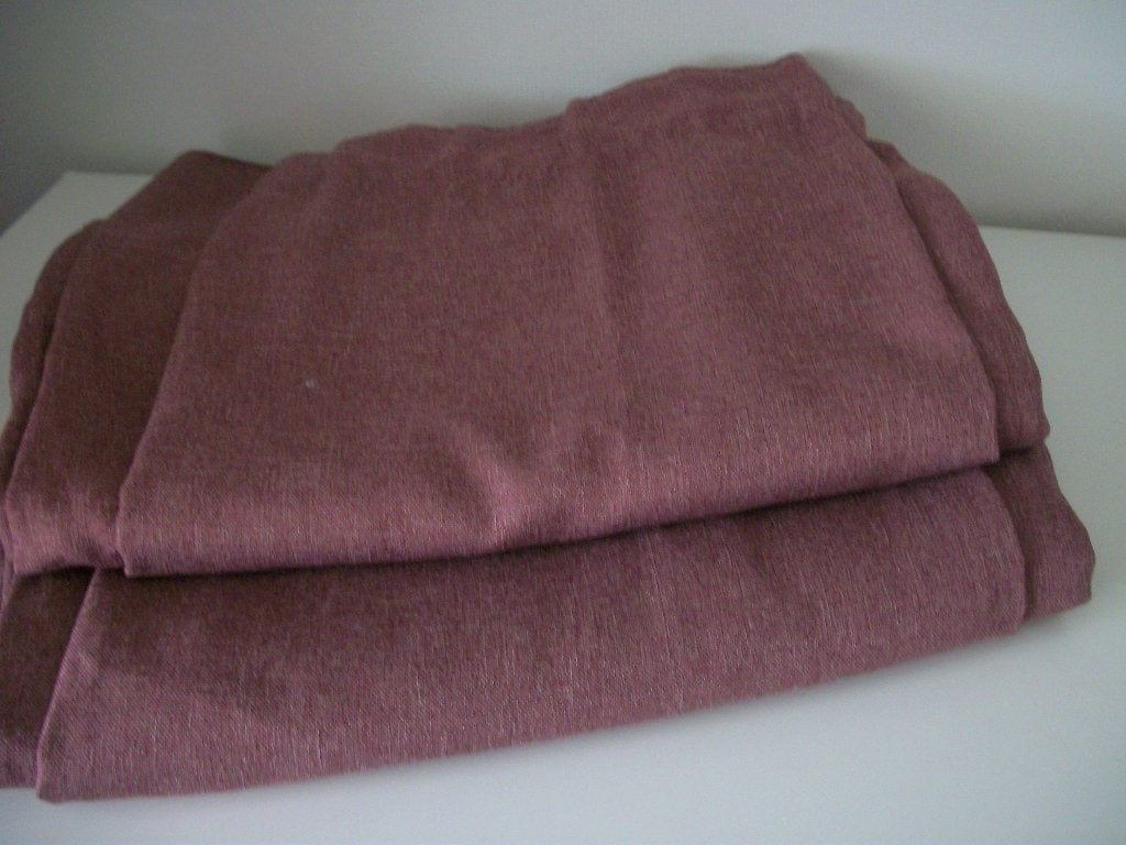 2x Gordijn Rood Steenrood - 136 x 250 cm hoog - p.stuk, Huis en Inrichting, Stoffering | Gordijnen en Lamellen, Met haken, Overige merken