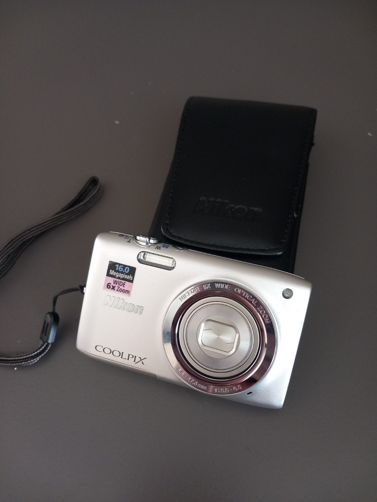 Nikon Coolpix S2700 compactcamera - Zilver, Audio, Tv en Foto, Ingebouwde flitser, Gebruikt, Accu, 16 megapixels