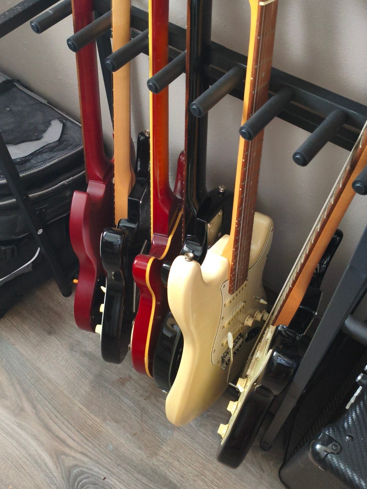 gevraagd: collectie gitaren in goede staat voor de bar, Muziek en Instrumenten, Ophalen of Verzenden, Solid body, Overige merken