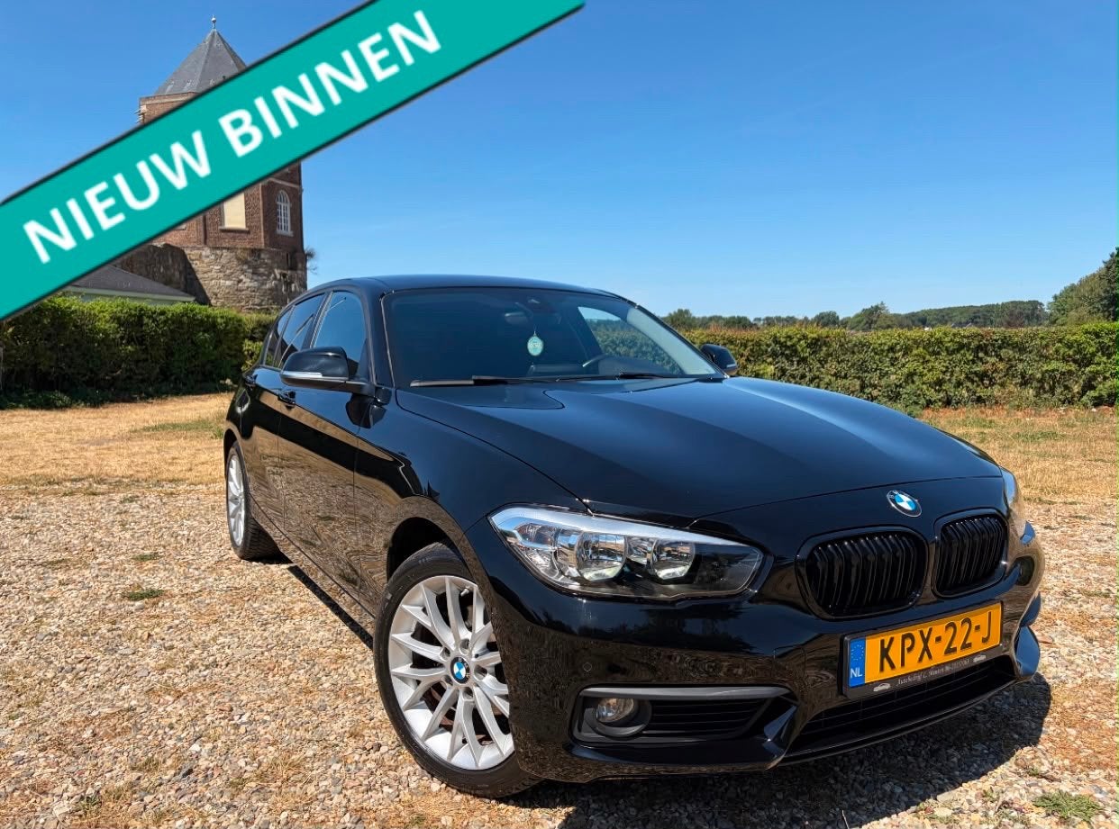 Bmw 116 i 2016 zwart met navi face lift, Auto's, 1-Serie, Automatische klimaatregeling, Zwart, Bedrijf