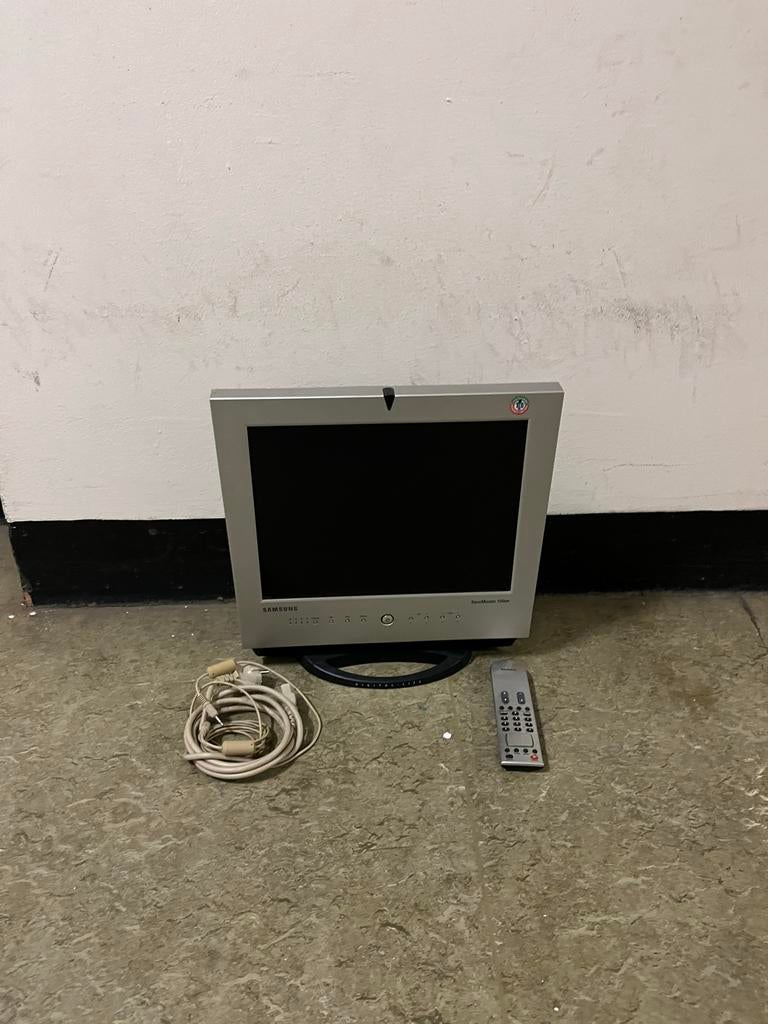 Samsung SyncMaster 150MP Monitor met afstandsbediening, Ophalen, Gebruikt, Ingebouwde speakers