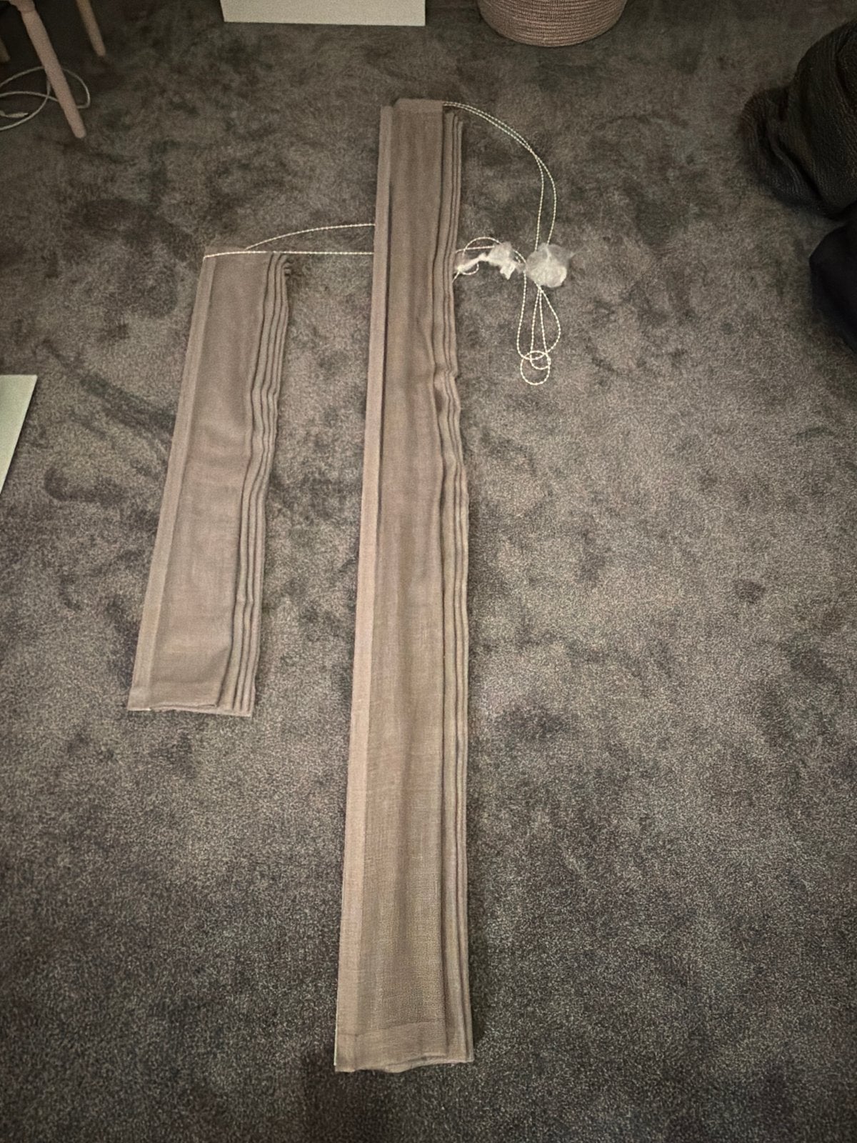 2 taupe rolgordijnen, z.g.a.n. (213,3 & 109,5 x 200 cm), Ophalen of Verzenden, Zo goed als nieuw, Bruin, Rolgordijn