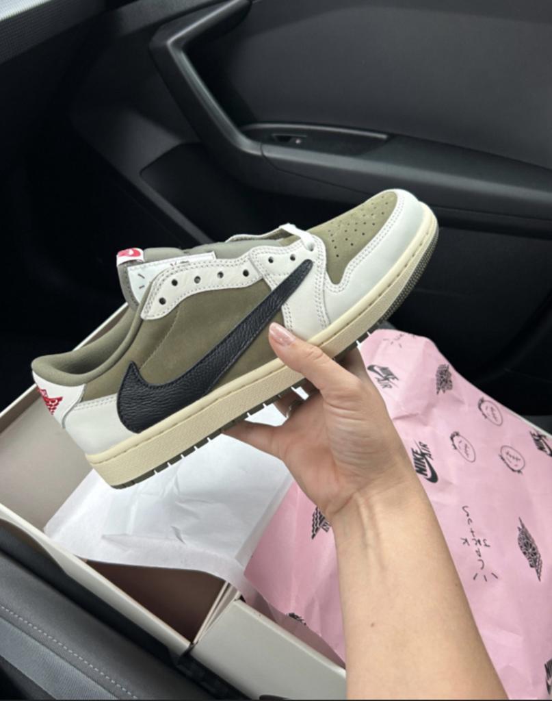 Travis scot olive green, Overige kleuren, Nieuw, Ophalen of Verzenden, Sneakers of Gympen