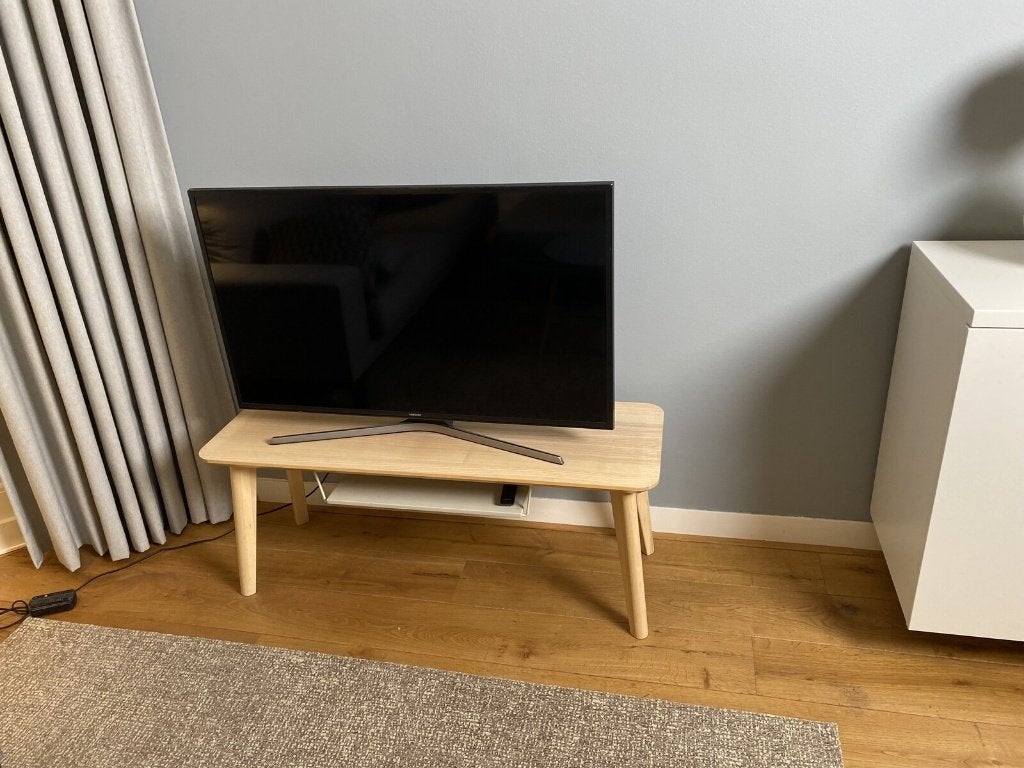 TV-tafel – laag eiken meubel met afgeronde hoeken, Huis en Inrichting, Ophalen, 100 tot 150 cm, Zo goed als nieuw, Minder dan 100 cm