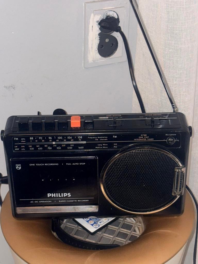 Vintage 80s radio philips D7180, Audio, Tv en Foto, Radio's, Ophalen of Verzenden, Zo goed als nieuw, Radio