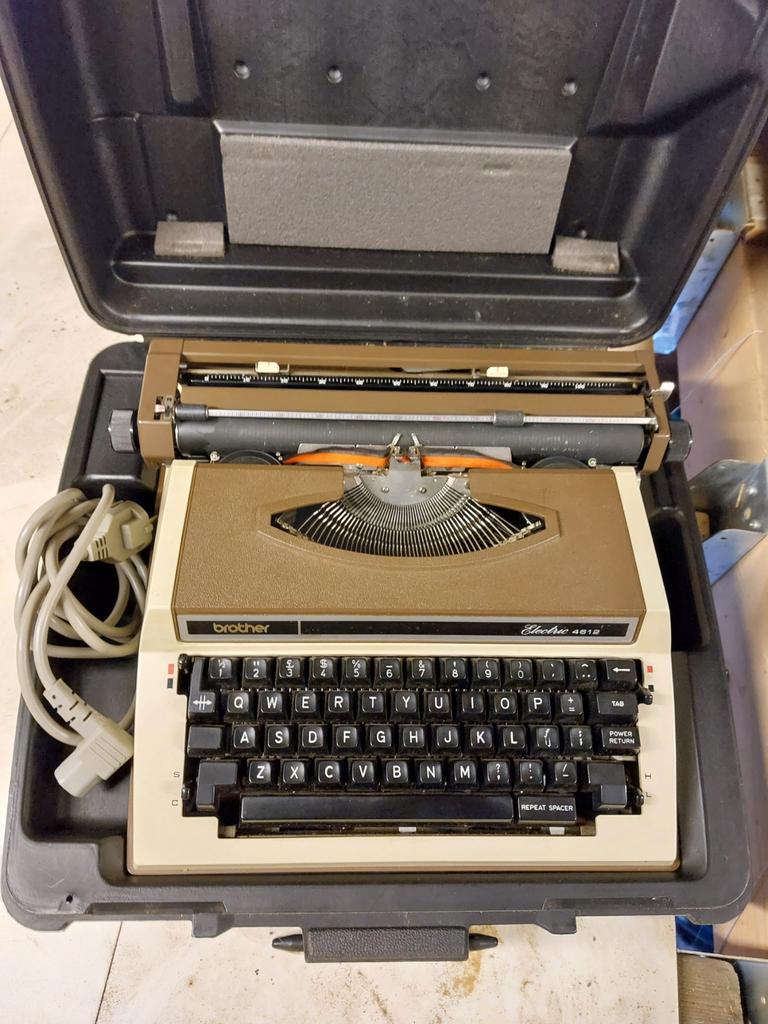 Typmachine 60 jaar oud, Diversen, Typemachines, Ophalen, Gebruikt