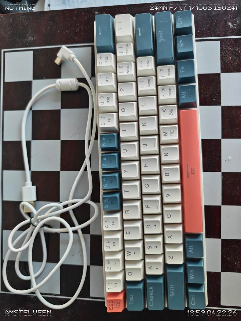 Compact 60% Mechanisch Toetsenbord - Blauw/Wit/Roze, Gebruikt, Gaming toetsenbord, Ophalen of Verzenden, Qwerty