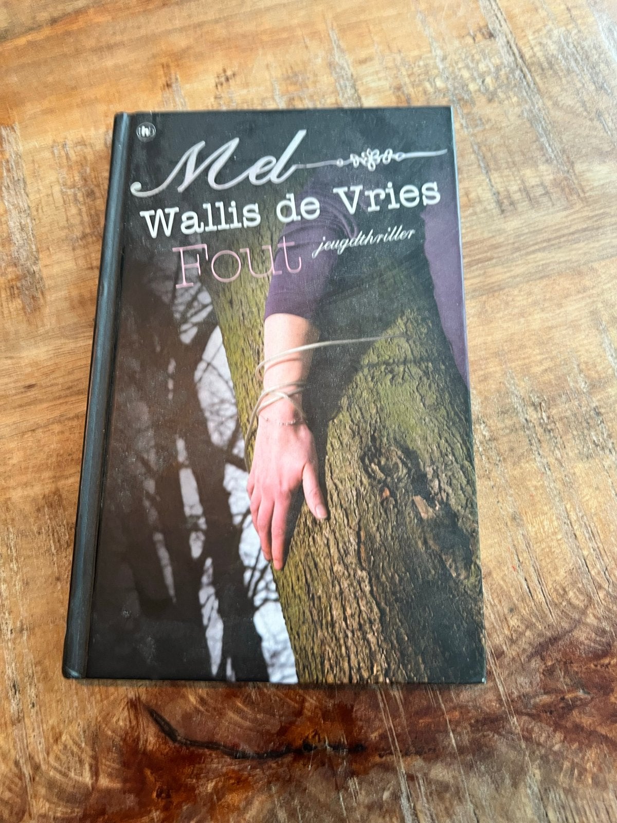 Fout - Mel Wallis de Vries (Jeugdthriller), Ophalen of Verzenden, Gelezen, Nederland