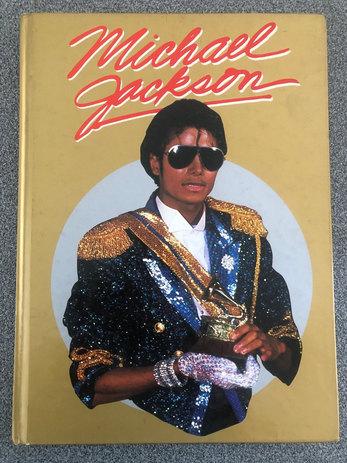 Michael Jackson Boek - Biografie en Foto's (1984), Ophalen of Verzenden, Gelezen, Artiest