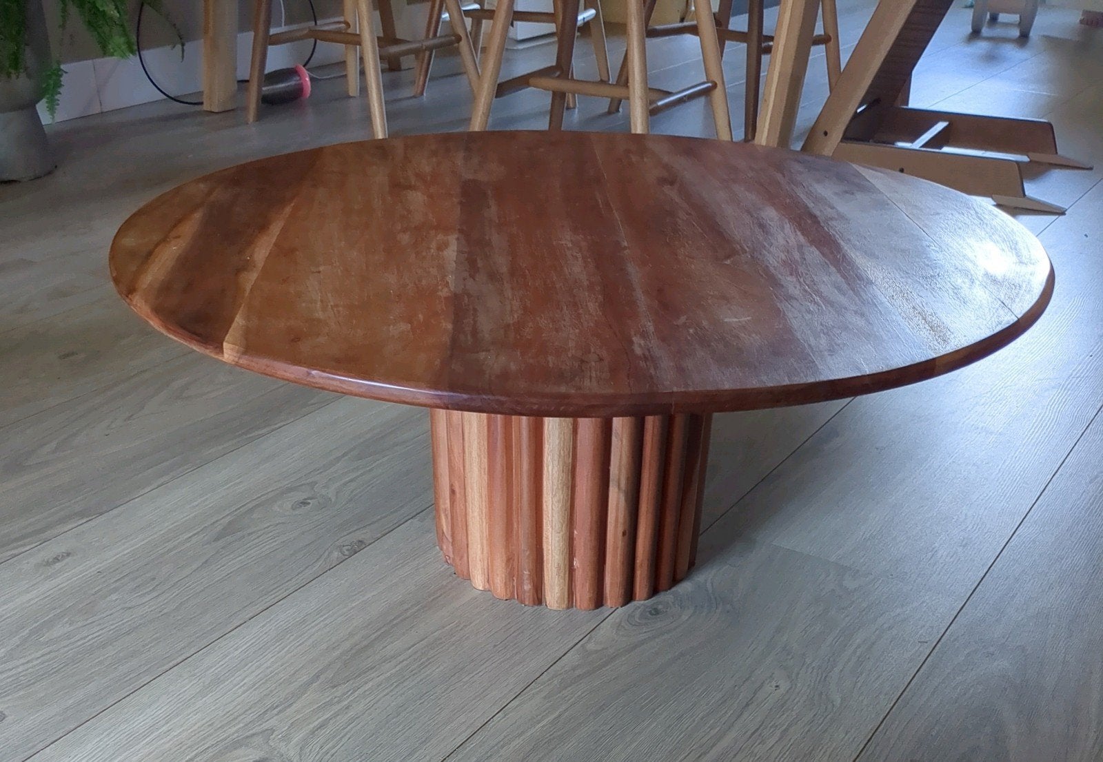 Ronde houten salontafel met unieke voet sissy boy, Ophalen, Gebruikt, 50 tot 100 cm, Rond