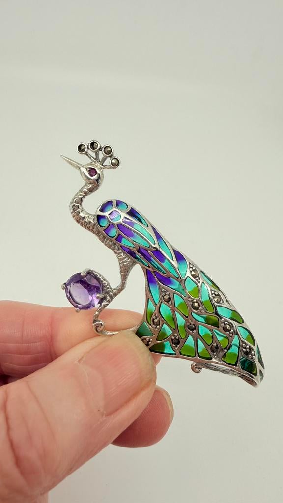 Zilveren pauw brocge met inleg glasemaille en paarse steen., Verzenden, Nieuw, Zilver