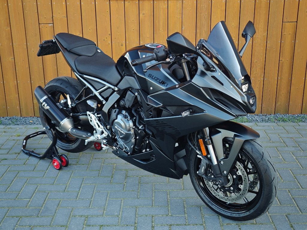 Suzuki GSX-8R 2025 Full Leovince 1800 KM Nieuwstaat, 2 cilinders, Occasion, Motorrijbewijs A, Bedrijf