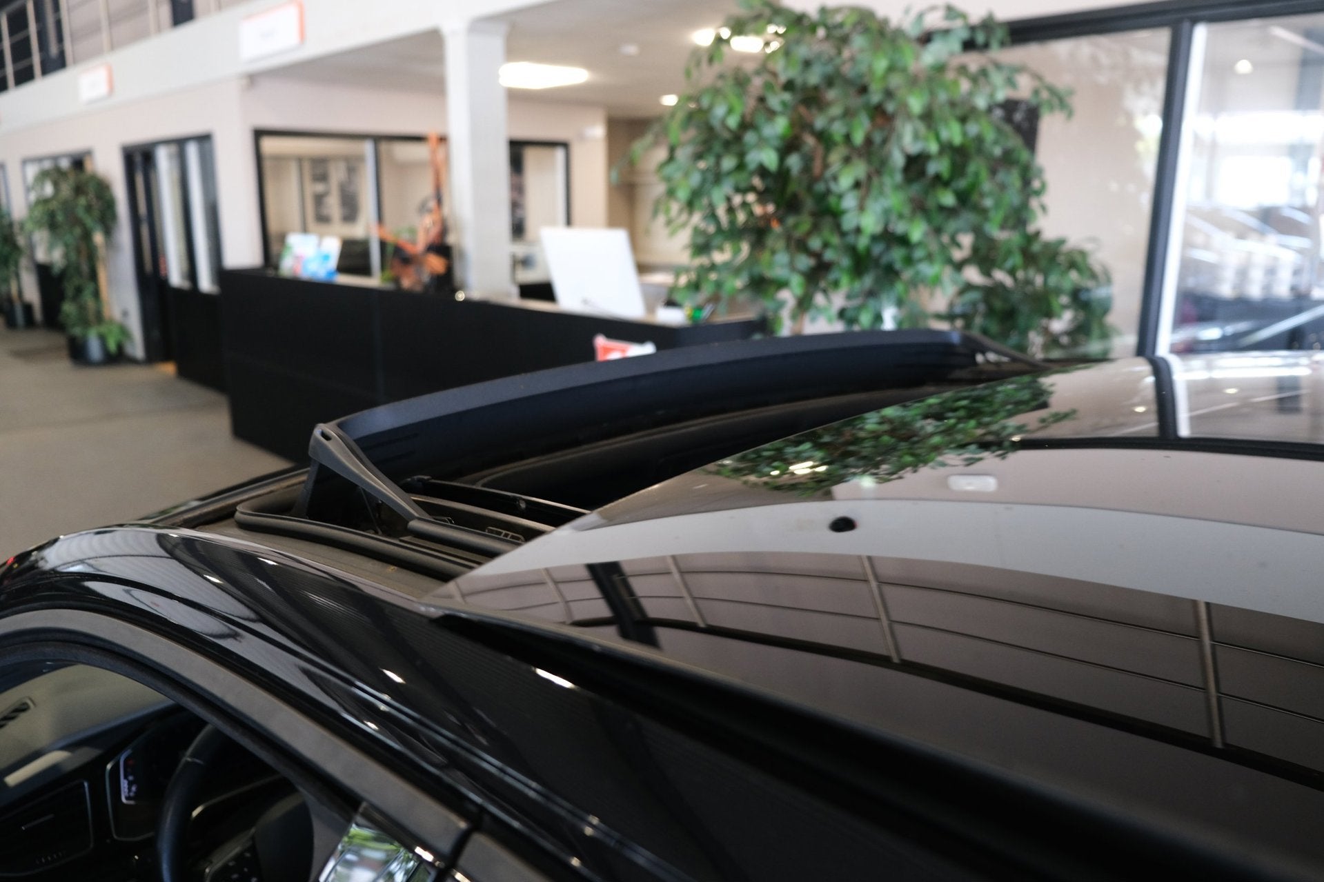 Volkswagen Taigo 1.0 TSI R-Line DSG Pano Led Cam Virtual Acc, Dealer onderhouden, Gebruikt, Alcantara, Zwart