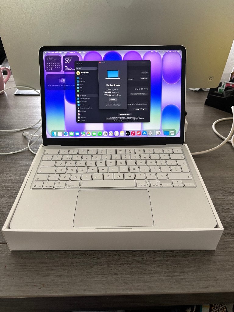 macbook Neo 256/8gb silver nieuwstaat aankoopbon, Computers en Software, Ophalen, Qwerty, 8 GB, 13 inch