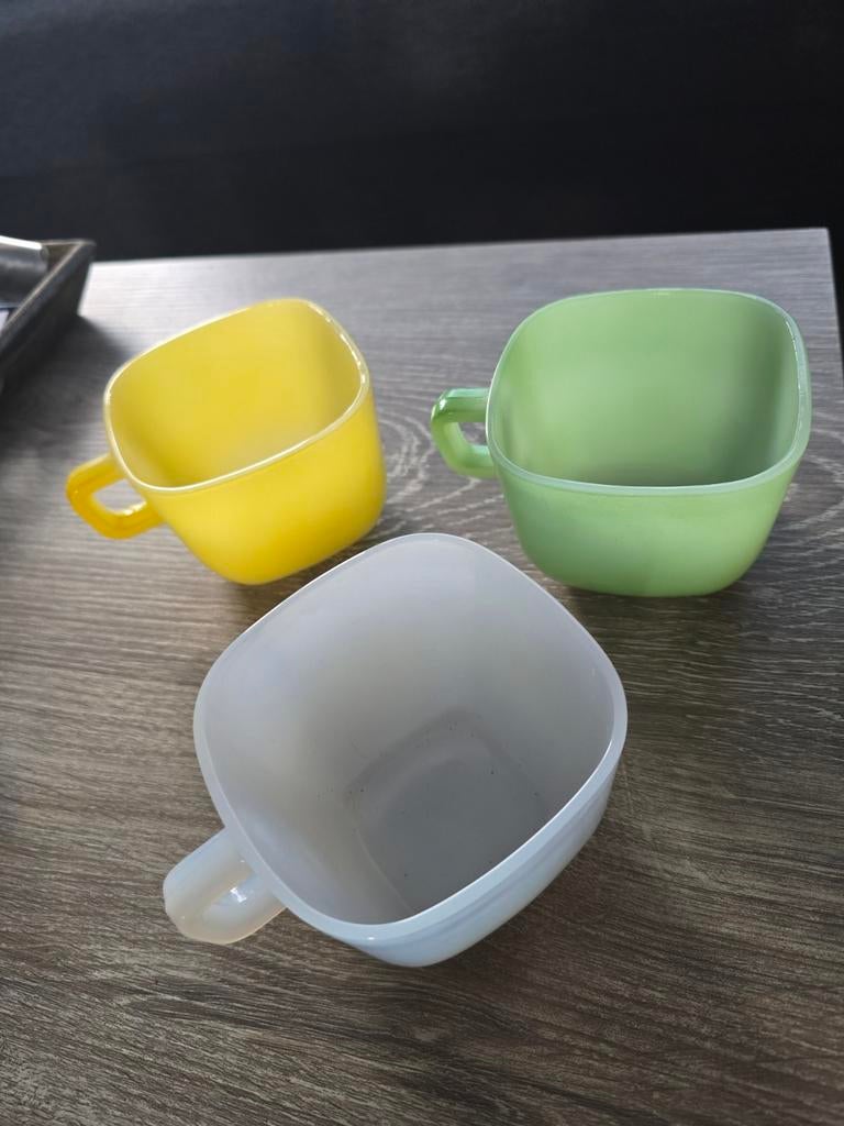 Set van 3 Vintage Vierkante Mokken - Geel, Groen, Wit, Ophalen of Verzenden
