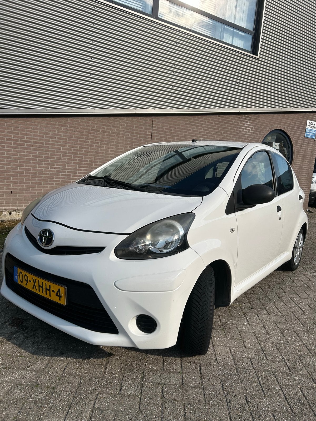 Toyota Aygo 1.0 12V Vvt-i 5DRS 2012 Wit, Auto's, Voorwielaandrijving, 4 stoelen, Origineel Nederlands, Bedrijf