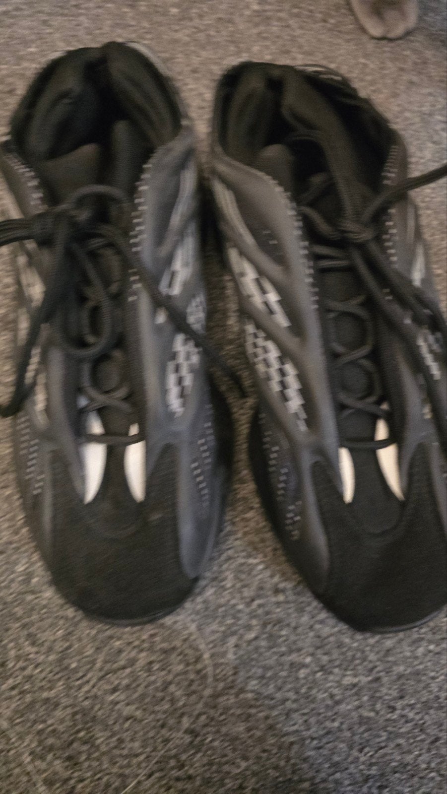 Adidas Yeezy 700 V3 Alvah - Zwart - Maat 44, Kleding | Heren, Zwart, Ophalen of Verzenden, Adidas Yeezy, Sneakers of Gympen