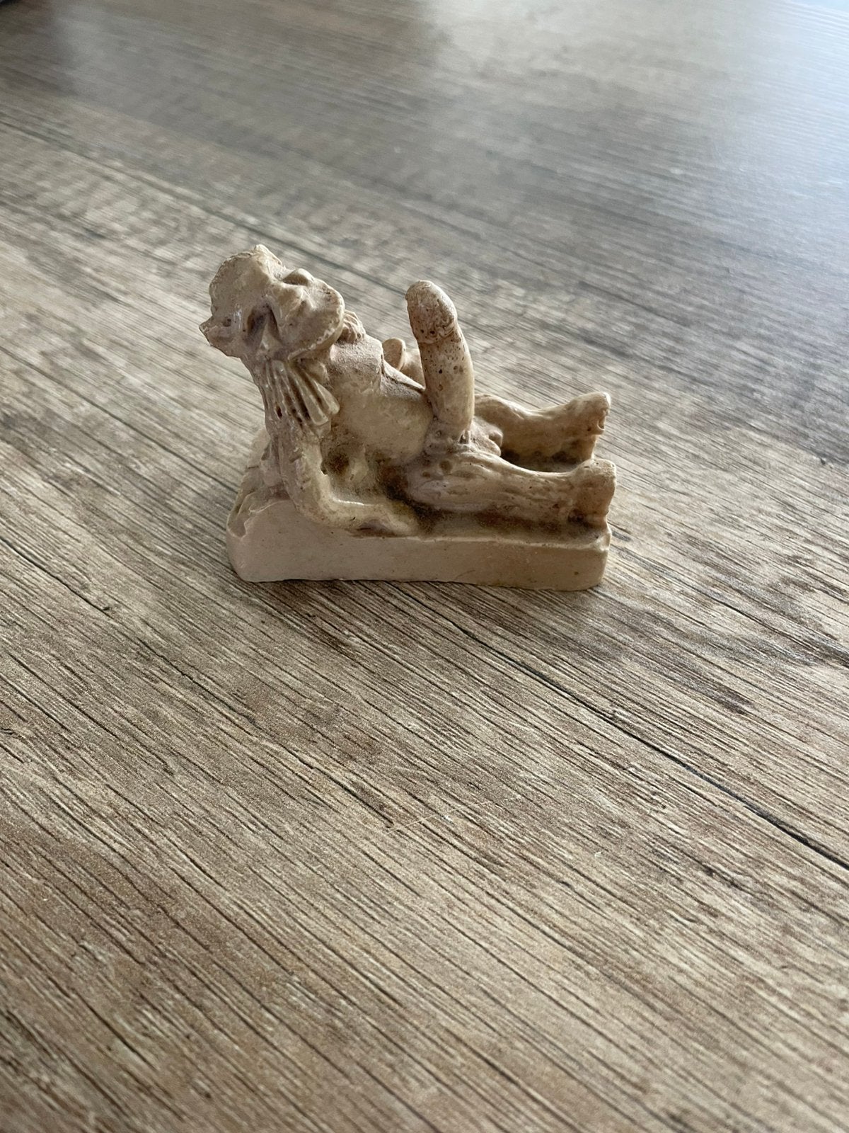 Bijzonder erotisch beeldje met groot geslachtsdeel, Verzamelen, Ophalen of Verzenden, Zo goed als nieuw, Mens