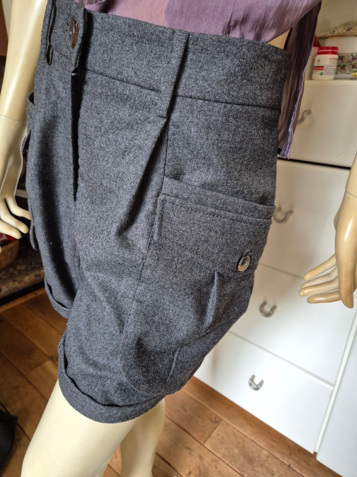 Brunello Cucinelli wol kort trendy broek ww € 1450,- maat 36, Kleding | Dames, Kort, Nieuw, Maat 36 (S), Grijs