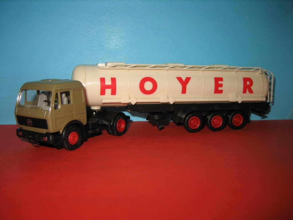 Hoyer  MERCEDES  Tankwagen  Herpa, Ophalen of Verzenden, Zo goed als nieuw, Bus of Vrachtwagen, Herpa